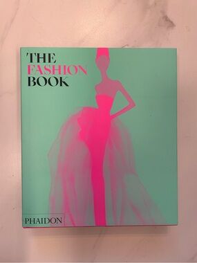 The Fashion Book — A Look into the World of Fashion